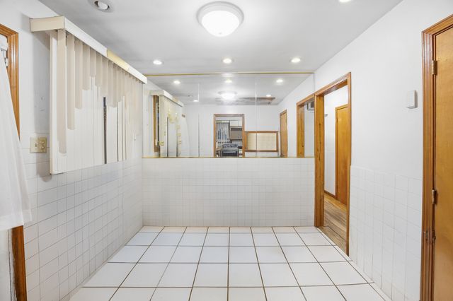 9748 S Van Vlissingen Road, Chicago, IL 60617