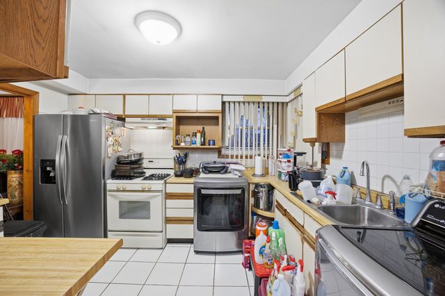 9748 S Van Vlissingen Road, Chicago, IL 60617