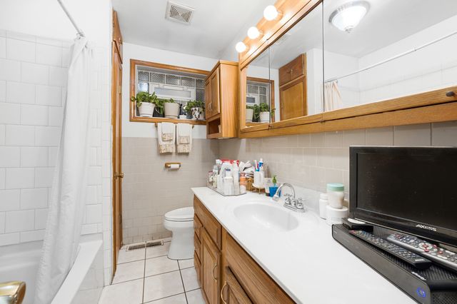 9748 S Van Vlissingen Road, Chicago, IL 60617