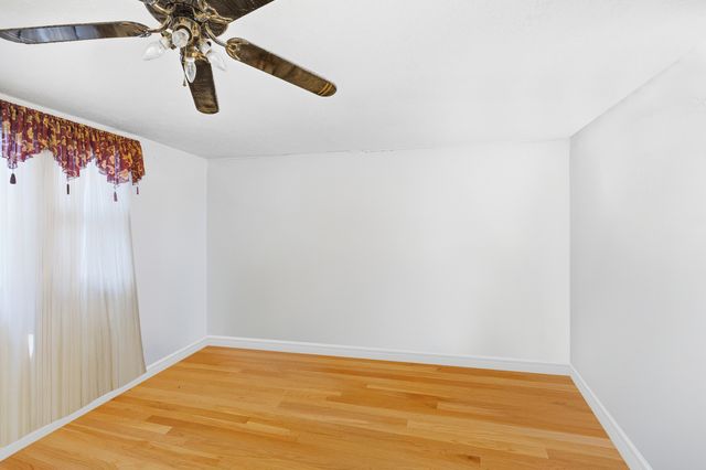 9748 S Van Vlissingen Road, Chicago, IL 60617