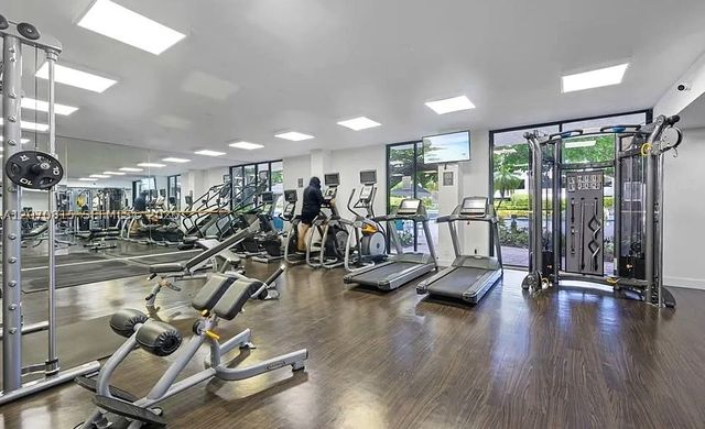 3300 NE 192nd St 517, Aventura, FL 33180