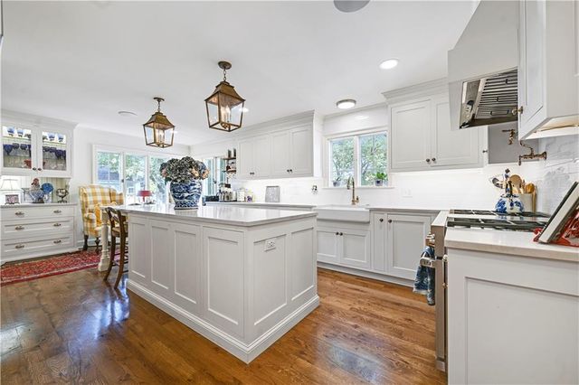 6629 Overhill Road, Mission Hills, KS 66208