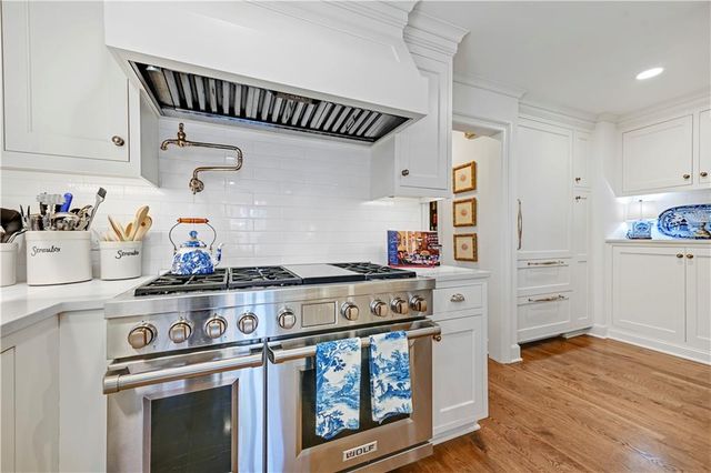 6629 Overhill Road, Mission Hills, KS 66208