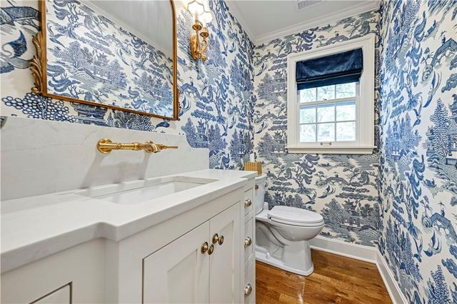 6629 Overhill Road, Mission Hills, KS 66208