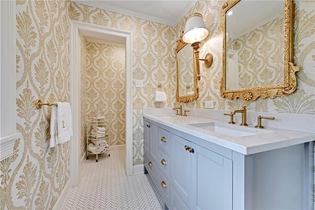 6629 Overhill Road, Mission Hills, KS 66208