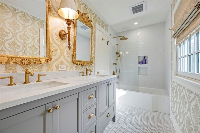 6629 Overhill Road, Mission Hills, KS 66208