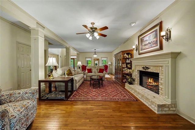 1022 Oak Way, Canton, GA 30114