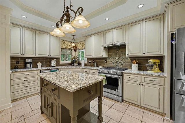 1022 Oak Way, Canton, GA 30114