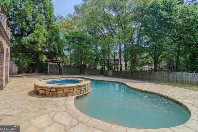 818 Natchez Valley Trace, Grayson, GA 30017