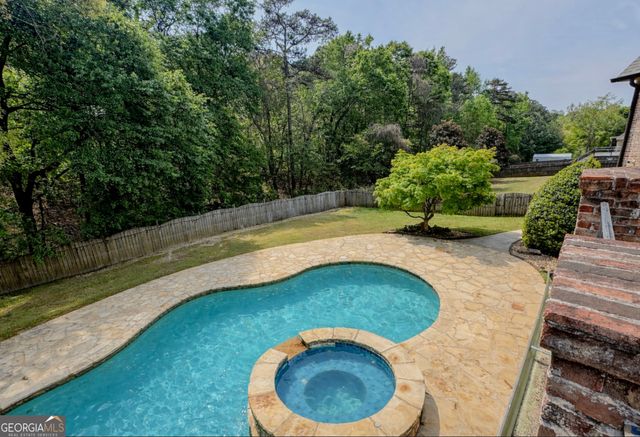 818 Natchez Valley Trace, Grayson, GA 30017