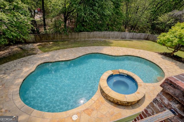 818 Natchez Valley Trace, Grayson, GA 30017