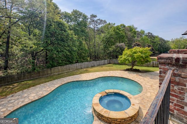 818 Natchez Valley Trace, Grayson, GA 30017
