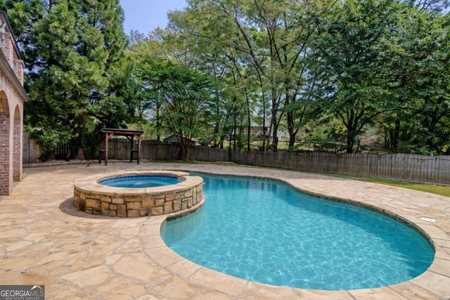 818 Natchez Valley Trace, Grayson, GA 30017
