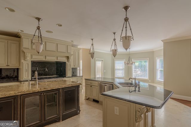 818 Natchez Valley Trace, Grayson, GA 30017
