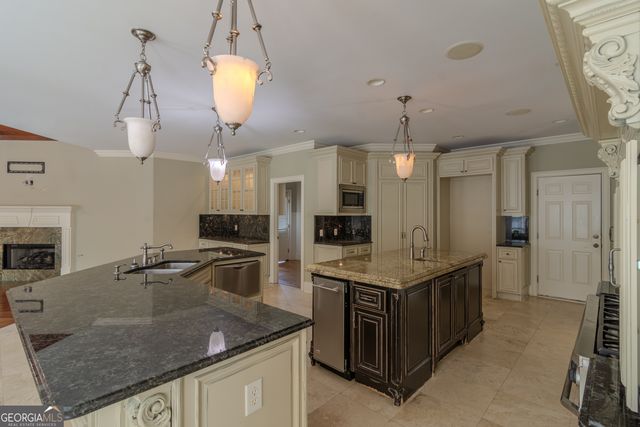 818 Natchez Valley Trace, Grayson, GA 30017