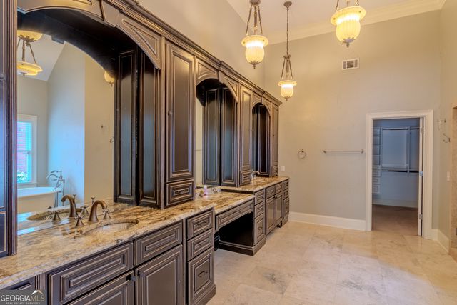 818 Natchez Valley Trace, Grayson, GA 30017
