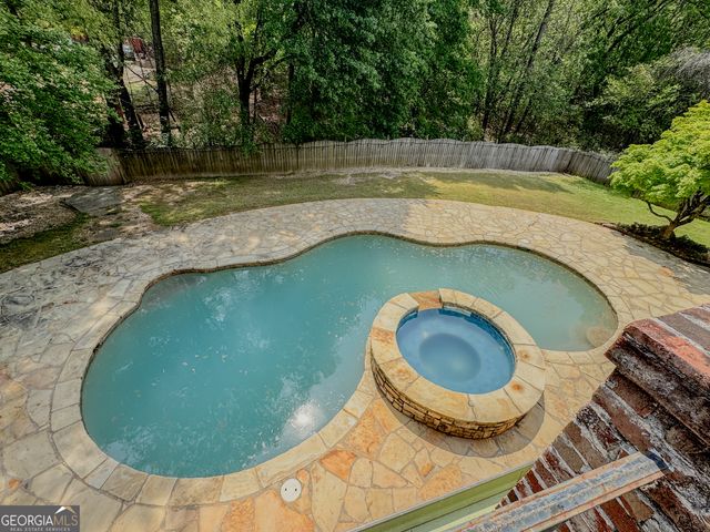 818 Natchez Valley Trace, Grayson, GA 30017