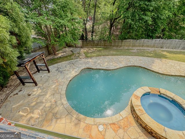 818 Natchez Valley Trace, Grayson, GA 30017