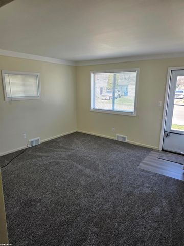 8434 Orchard Avenue, Warren, MI 48089