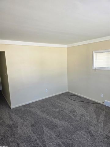 8434 Orchard Avenue, Warren, MI 48089