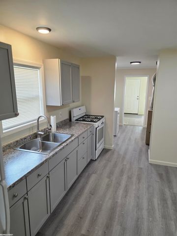 8434 Orchard Avenue, Warren, MI 48089