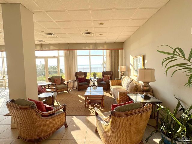 825 Bayshore Dr 205, Pensacola, FL 32507