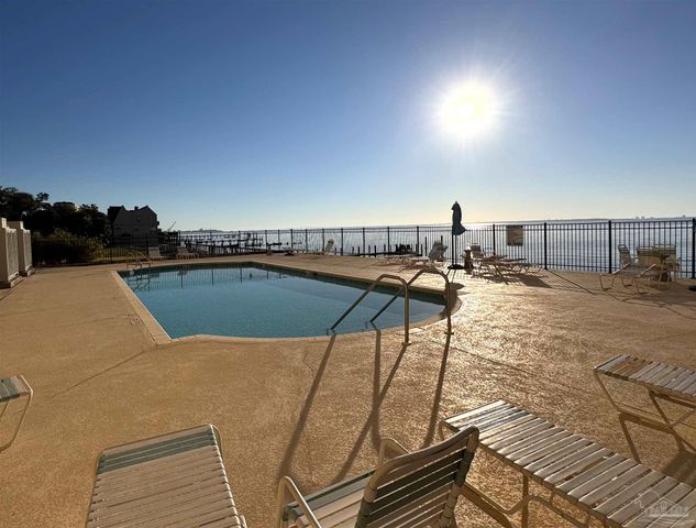 825 Bayshore Dr 205, Pensacola, FL 32507