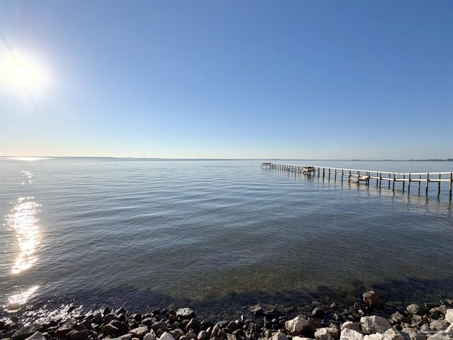 825 Bayshore Dr 205, Pensacola, FL 32507