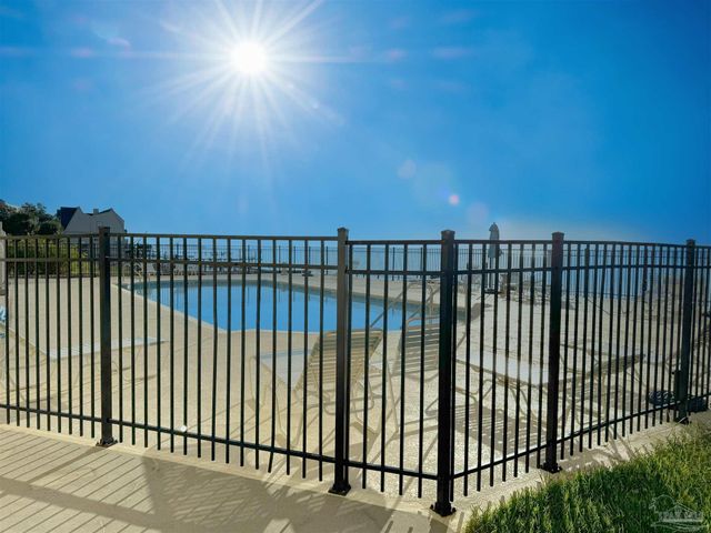 825 Bayshore Dr 205, Pensacola, FL 32507