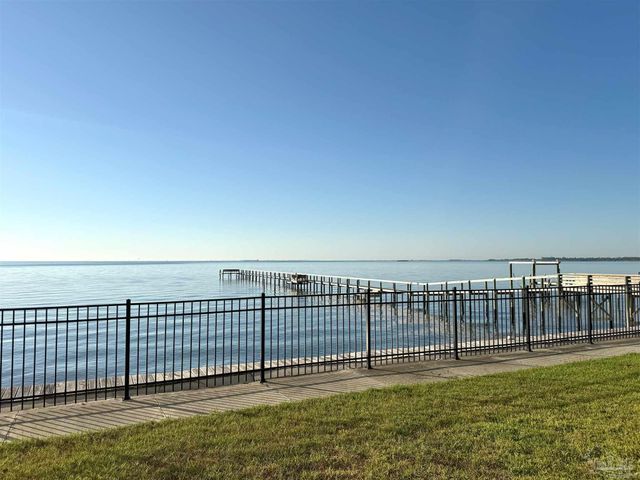 825 Bayshore Dr 205, Pensacola, FL 32507