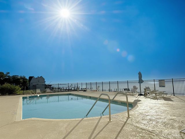 825 Bayshore Dr 205, Pensacola, FL 32507