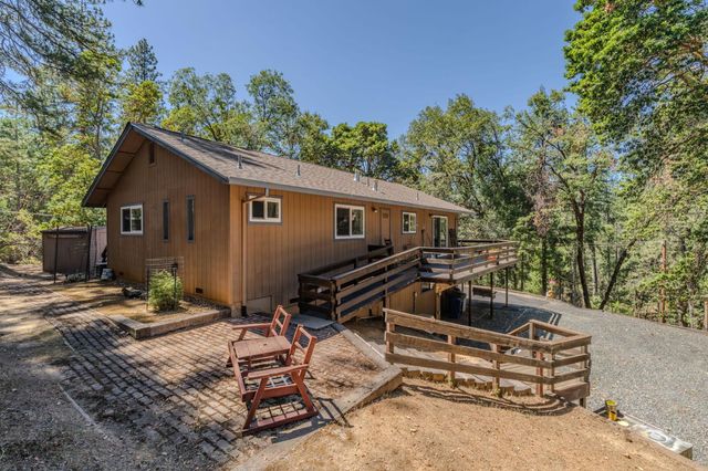 17816 N Creekside Dr, Pioneer, CA 95666