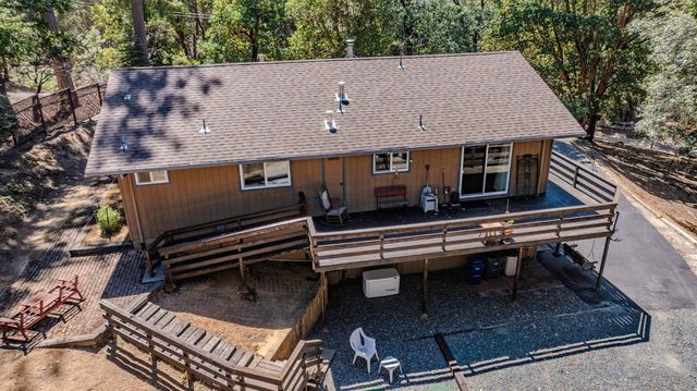 17816 N Creekside Dr, Pioneer, CA 95666