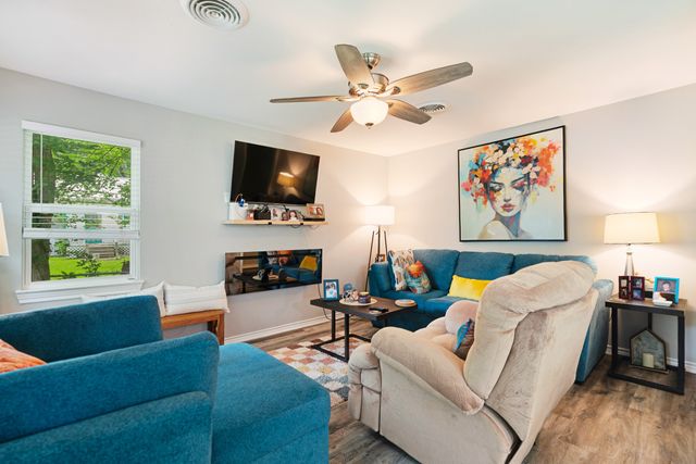 2435 Hubbard Street, Paris, TX 75460