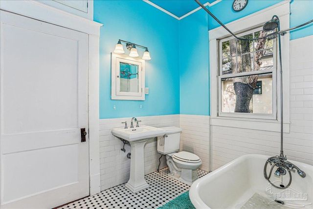 1011 N Reus St, Pensacola, FL 32501