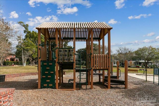 1011 N Reus St, Pensacola, FL 32501