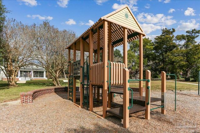 1011 N Reus St, Pensacola, FL 32501