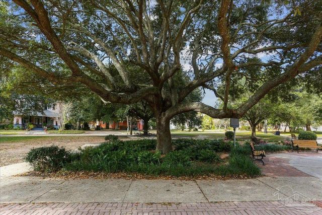 1011 N Reus St, Pensacola, FL 32501