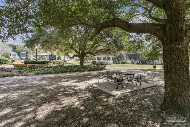 1011 N Reus St, Pensacola, FL 32501