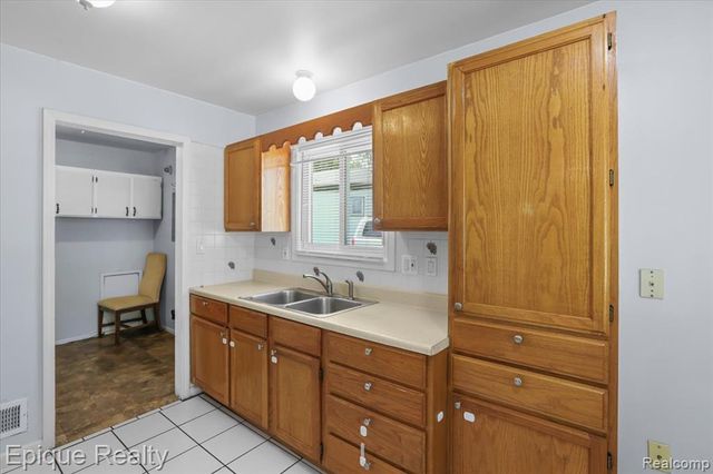 201 Parkdale Avenue, Pontiac, MI 48340