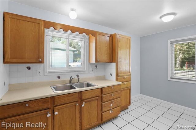 201 Parkdale Avenue, Pontiac, MI 48340