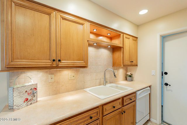 10585 W PALMERAS Drive H, Sun City, AZ 85373