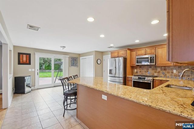 252 S Boulevard, Saddle Brook, NJ 07663
