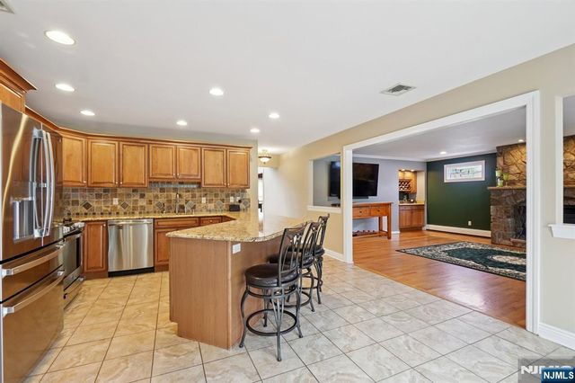 252 S Boulevard, Saddle Brook, NJ 07663