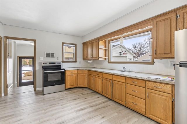 713 JEFFERSON STREET, Little Chute, WI 54140