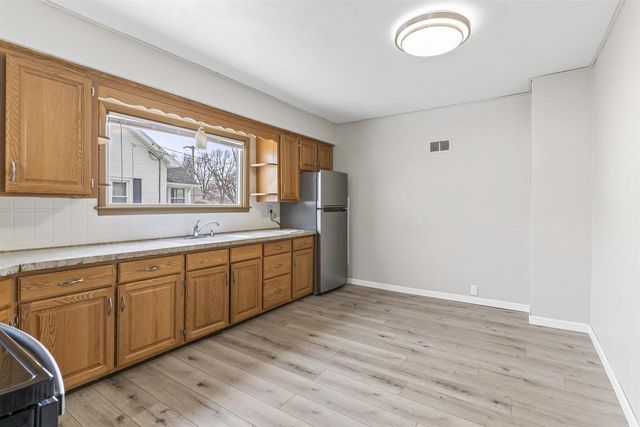 713 JEFFERSON STREET, Little Chute, WI 54140