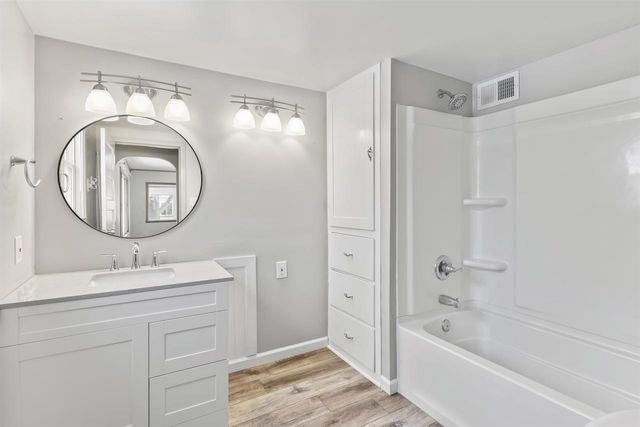 713 JEFFERSON STREET, Little Chute, WI 54140