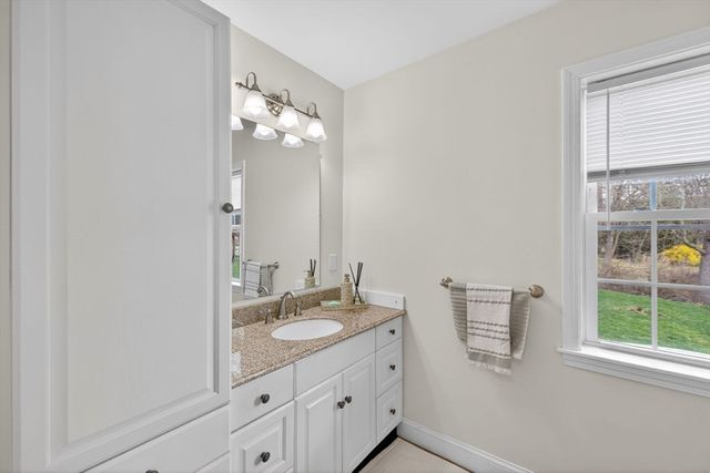 12 Linden St, Berlin, MA 01503