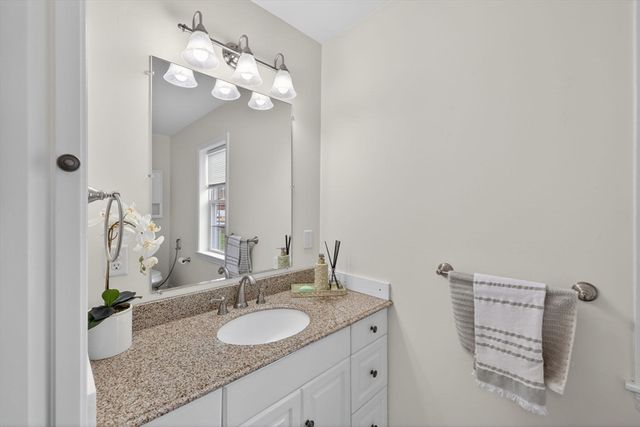 12 Linden St, Berlin, MA 01503