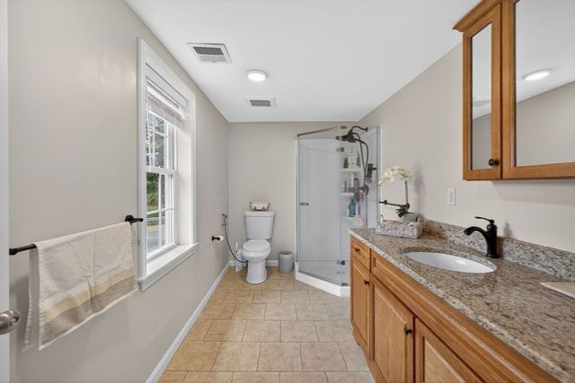 12 Linden St, Berlin, MA 01503